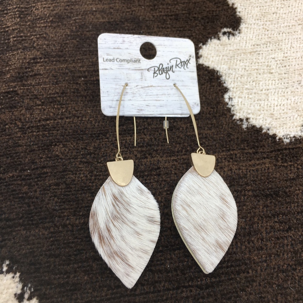 Blazin Roxx Boho Feather Calf Hair Dangle Earrings NEW Lightweight Pierced NWT